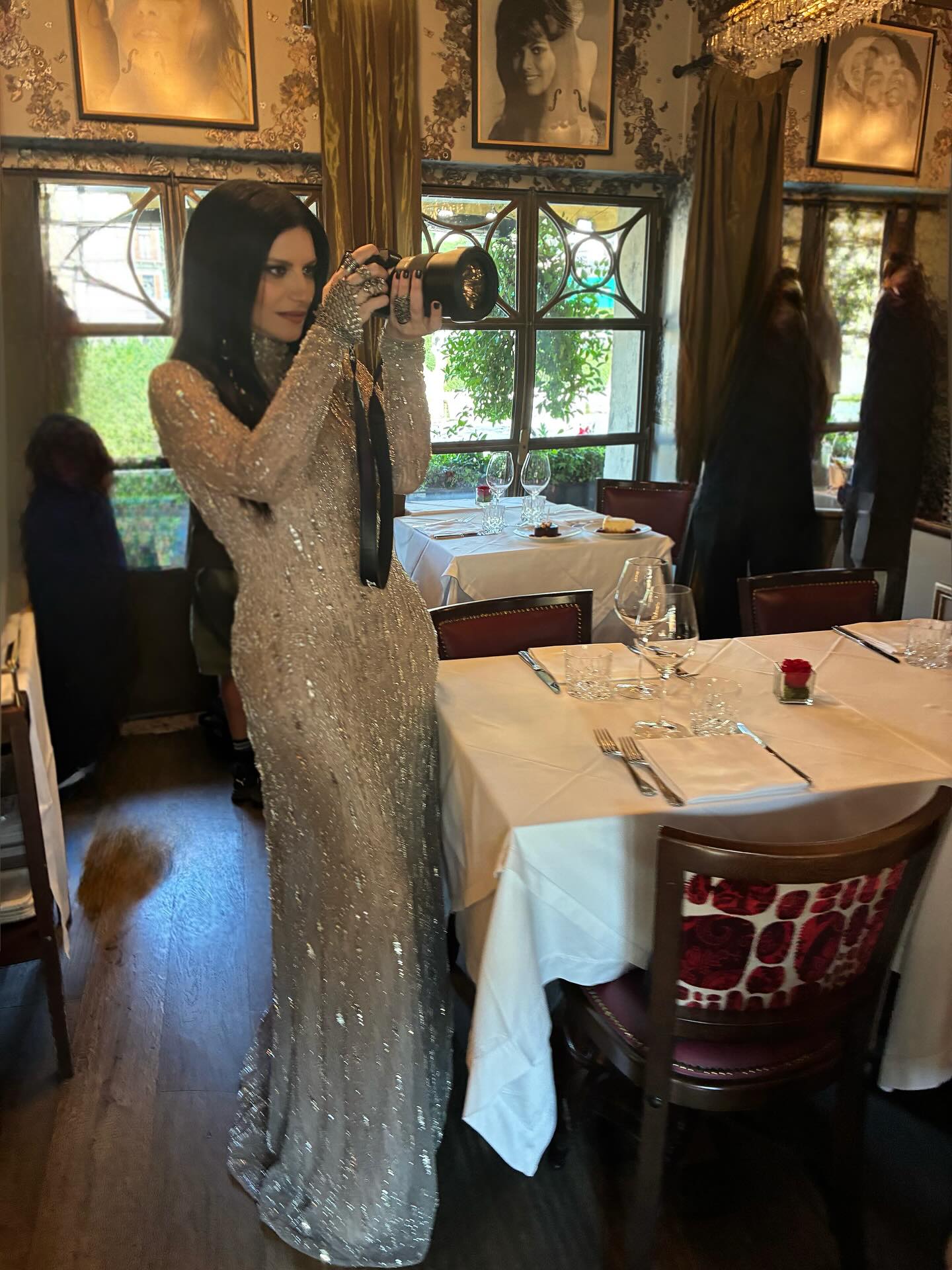 O Gesto de Amor de Laura Pausini: Regravação de Gianluca Grignani Ganha Versão em Português de Ana Carolina e Vira Destaque