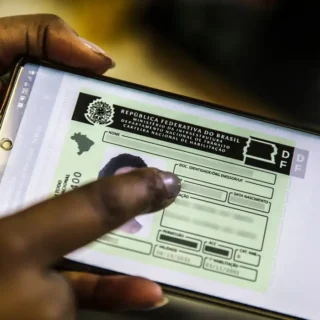 O Gesto de Amor de Laura Pausini: Regravação de Gianluca Grignani Ganha Versão em Português de Ana Carolina e Vira Destaque